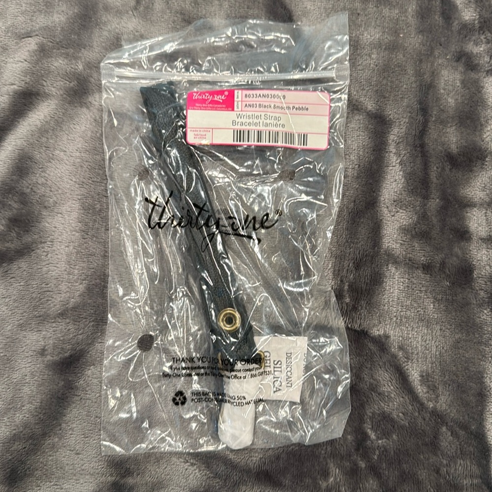 NWT Thirty-One black smooth pebble wristlet strap